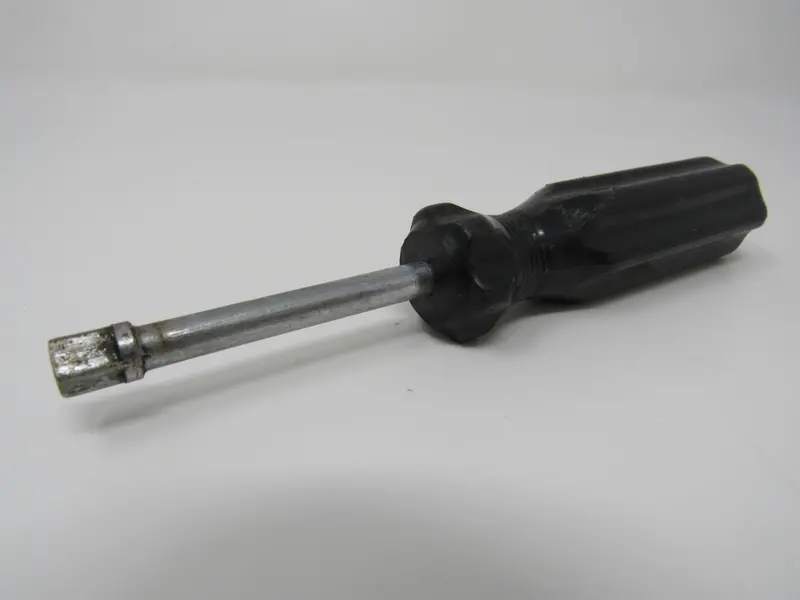 1/4-Inch Drive Socket Handle – 6-Inch Vintage Ratcheting Driver 1