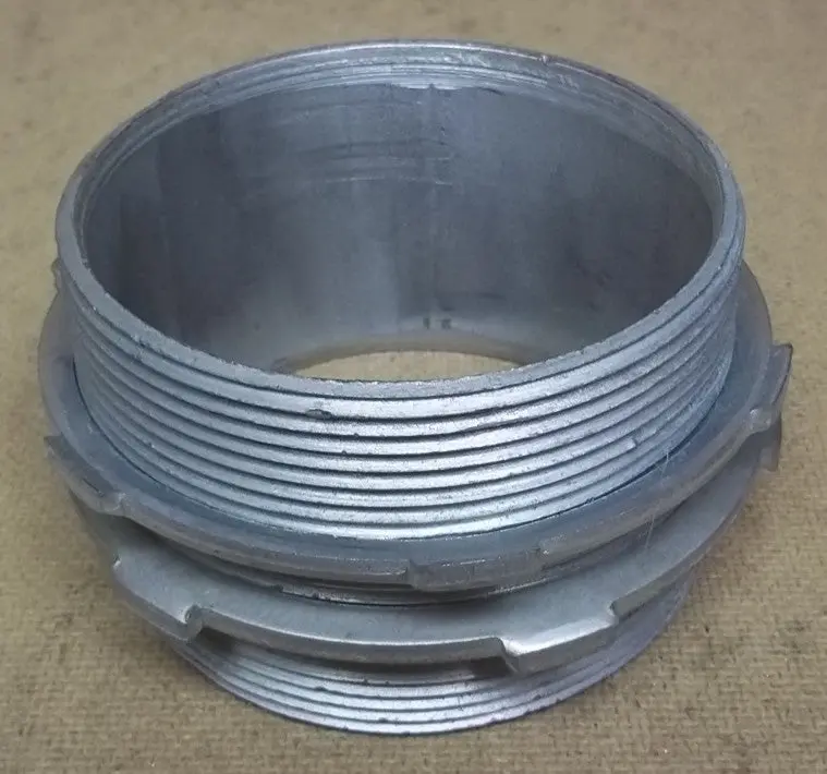4-Inch Conduit Fitting With Integrated Locking Nuts 1