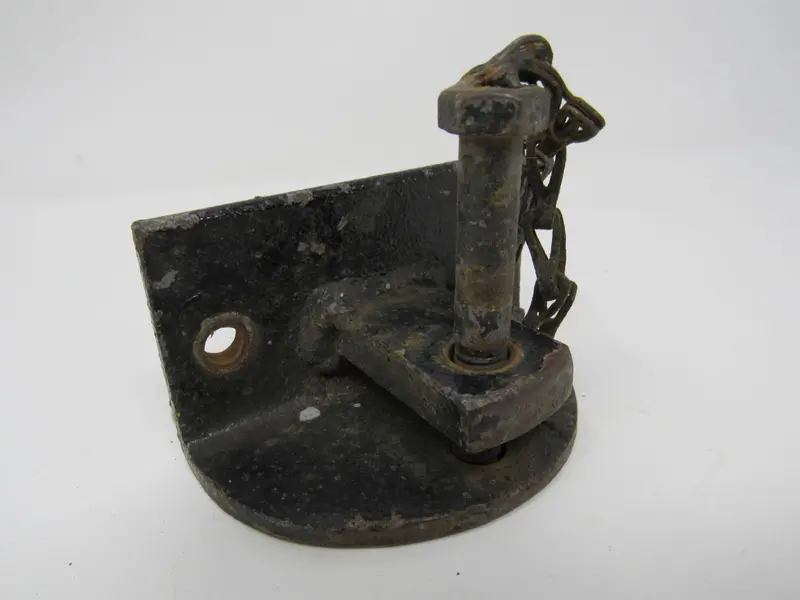 Adjustable Clamp-Mount Bracket – 4 × 3.25 × 2.5 Inches, Metal, Used 1