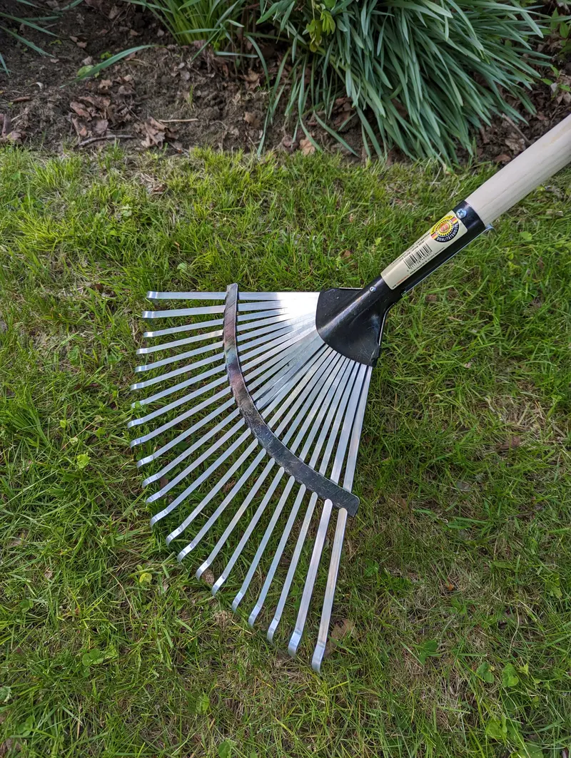 Adjustable Steel Leaf Rake – Collapsible Handle, All-Terrain Use 1