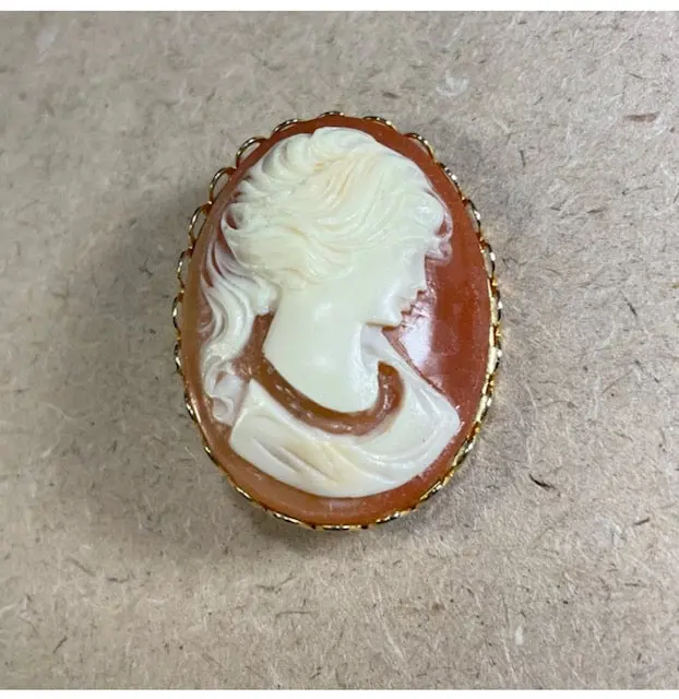 Antique Butterscotch-And-Cream Profile Cameo – Ornate Gold-Plated Setting 1