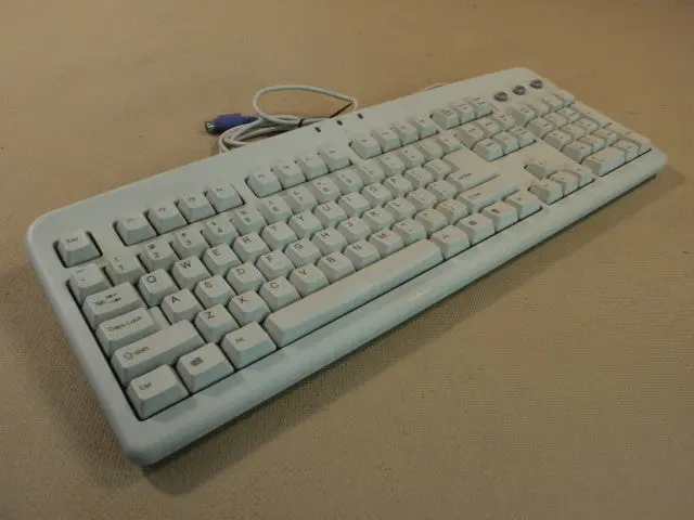 Aopen 9000007131 Light Gray Ps/2 Keyboard – Full-Size Desktop Model (Used) 1