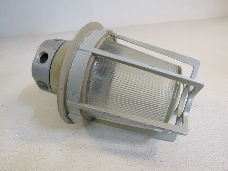 Appleton 600W Caged Outdoor Light – 11" X 7.5" Ps30 Design – Metal & Glass – Model 2790 – Used 1