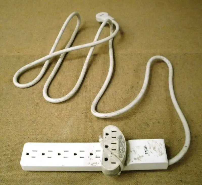 Ativa 958-886 Grounded 6-Outlet Power Strip With 7-Foot Cord (Used) 1