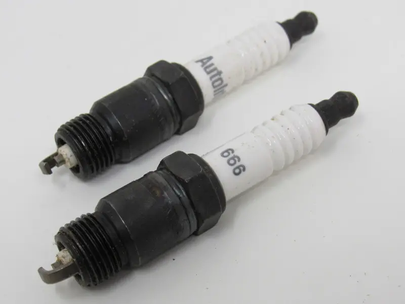 Autolite 666 Double Copper Spark Plugs (2-Pack) – Enhanced Conductivity Ignition Plugs 1