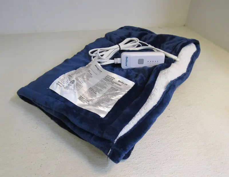 Bedsure Reversible Navy-And-White Heated Throw (Flannel/Sherpa) – New 1