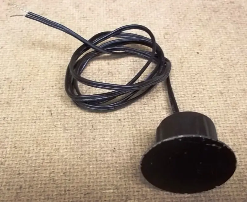 Black Metal Wire-Mounted Disk – Pre-Owned Electrical Component 1
