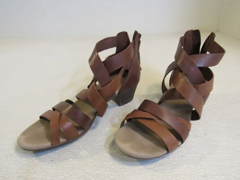 Clarks Ultimate Comfort Tan Sandals – Women'S Size 8, Lightweight Casual Footwear 1