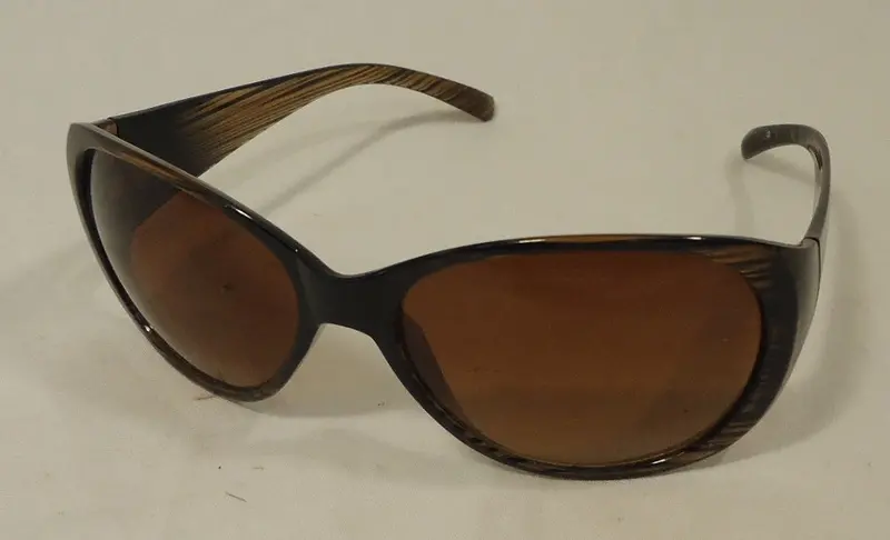 Classic Sunglasses – 5.5-Inch Frame With Durable Plastic Construction 1