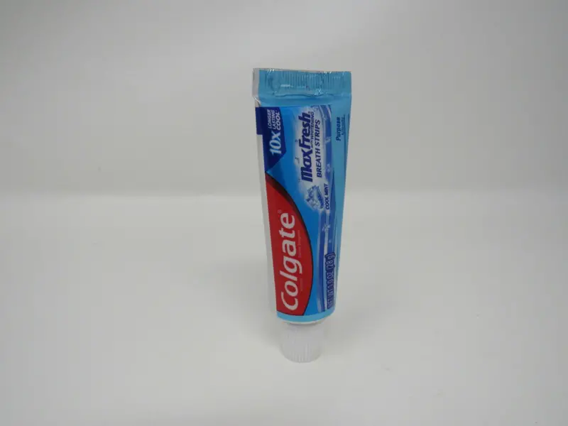 Colgate Maxfresh Anticavity Toothpaste – Cool Mint Flavor, Fluoride, 1 Oz (28 G) 1