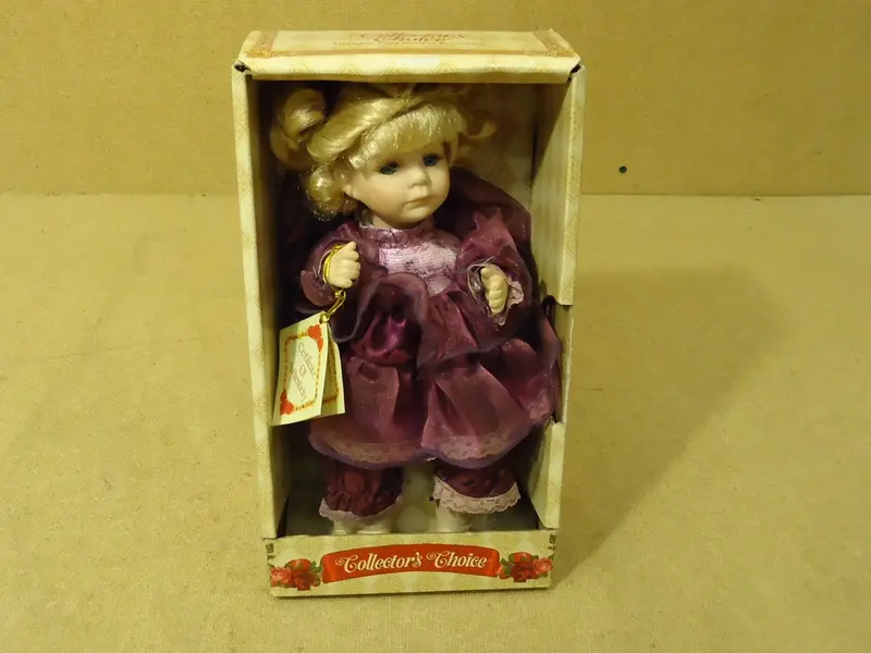 Collector’S Porcelain Musical Doll – 10" Tall, Model 937313-Mmv, Brand New 1