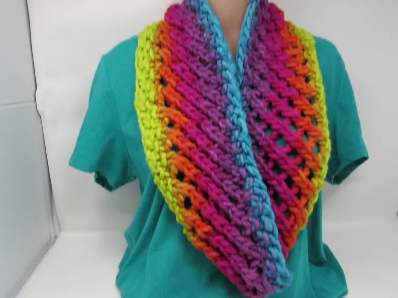 Color-Blend Knit Wrap Cowl – Pure Merino Wool, Versatile Layering Piece 1