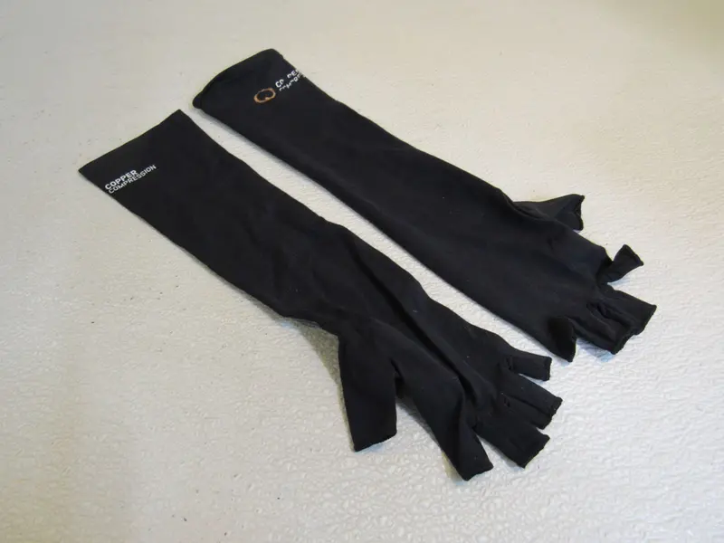 Copper Fit Compression Gloves – Pair, Black, Long-Cuff Design, Unisex Medium, Brand New 1