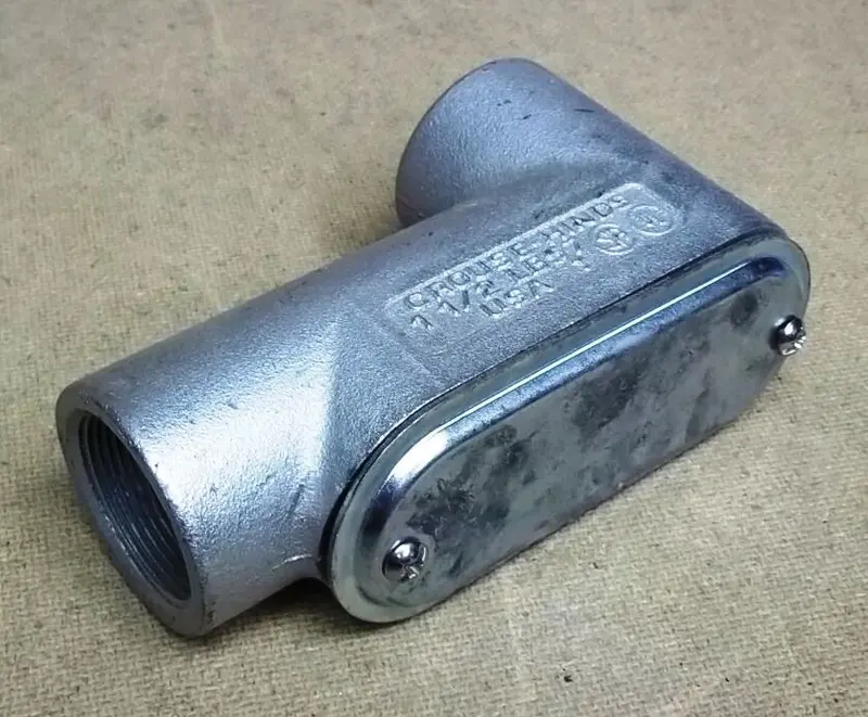 Crouse-Hinds Lb57 1½-Inch Galvanized Steel Threaded Conduit Outlet Body – Brand New 1