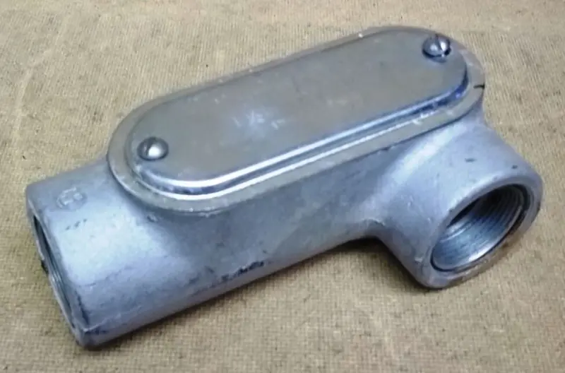 Crouse-Hinds Lb57 1½-Inch Threaded Galvanized Conduit Outlet Body – Pre-Owned 1