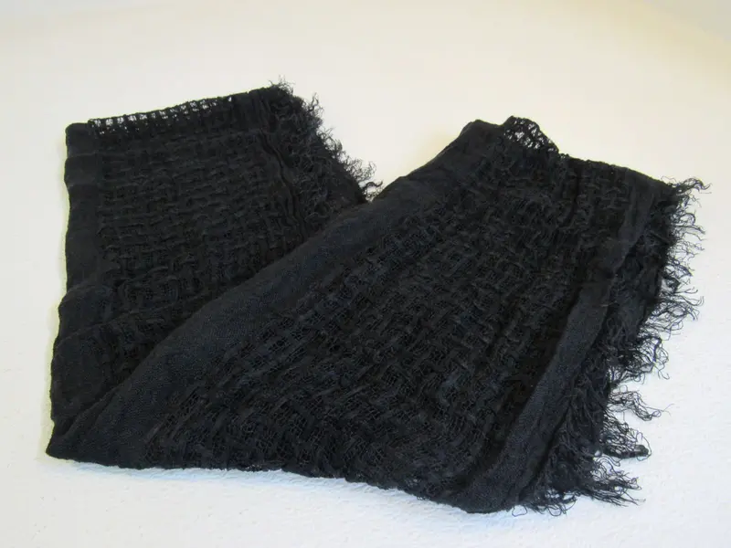 Designer Black Acrylic Infinity Scarf — 36.5-Inch, Soft And Stylish Women’S Accessory, Pre-Owned 1