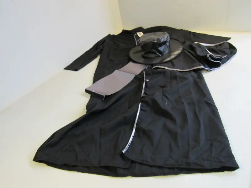 Era Plague Doctor Halloween Costume – Spooky Black & Silver Polyester Outfit (Unisex M) 1