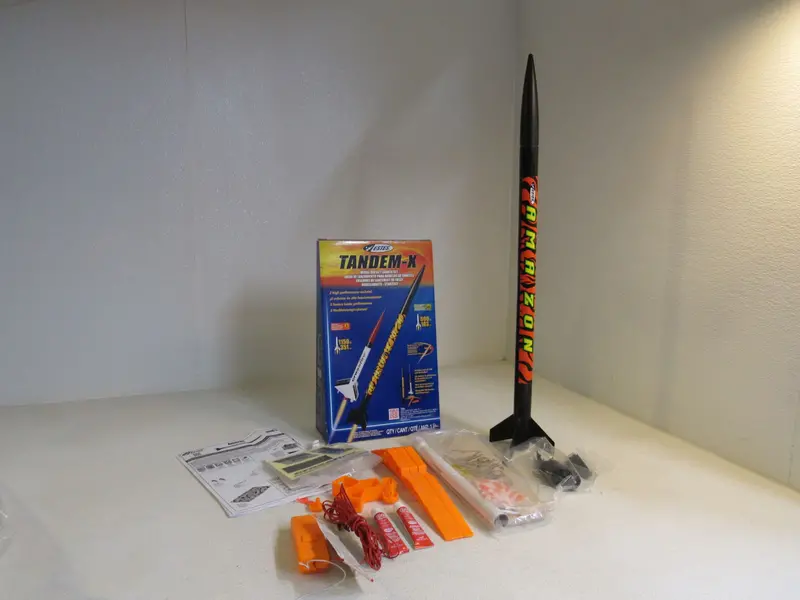 Estes Tandem-X Model Rocket Launch Kit – 2 High-Performance Rockets, Multicolor (New) 1