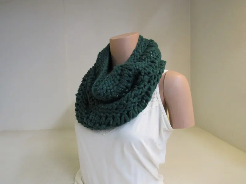 Forest Green & Silver Drop-Stitch Merino Cowl – Bulky & Warm 1