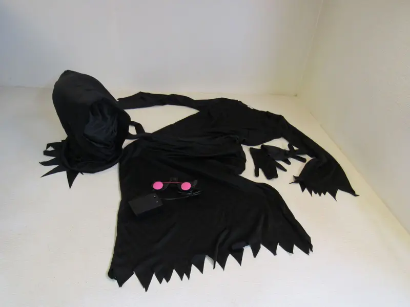Fun World Phantom Costume – Black, Child Large (Ages 12–14), Fade-In/Fade-Out Effect – Pre-Owned 1