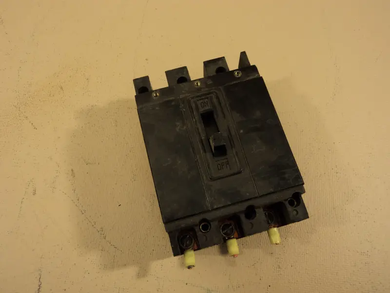 Ge Trumbell 3-Pole Dc Circuit Breaker – 125/250Vdc, 250Vac, Model 50004-6-51, Industrial Grade 1