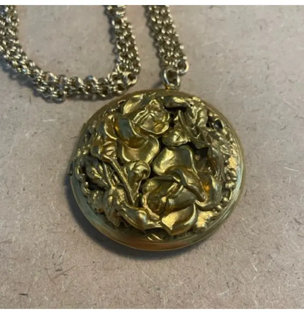 Gold-Tone Dimensional Locket Brooch – Pendant-On-Chain Statement Jewelry 1