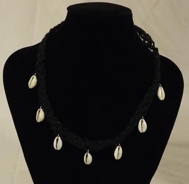 Hand-Tied Hemp Macramé Necklace With Natural Shells – 18-Inch Black Boho Style 1