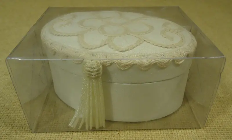 Heirloom Lace Collection Oval Keepsake Box – 4.5" × 3.5" × 2.5", Fabric-Wrapped Wood, Brand New 1