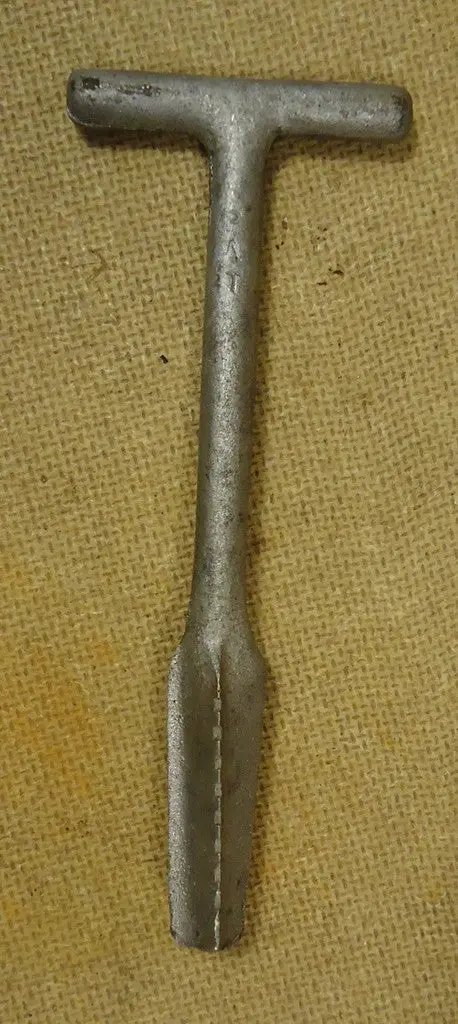 Honey Bee 1/2" Patented Toothed Tool – 6" × 2.5" × 0.5", Forged Steel Design (Pre-Owned) 1