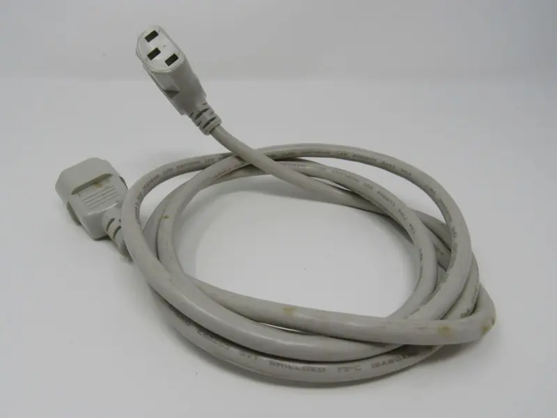 I Sheng Angled Power Cord – 4.5 Ft Nema 5-15P To Iec C14/C13 (Is-15, Used) 1