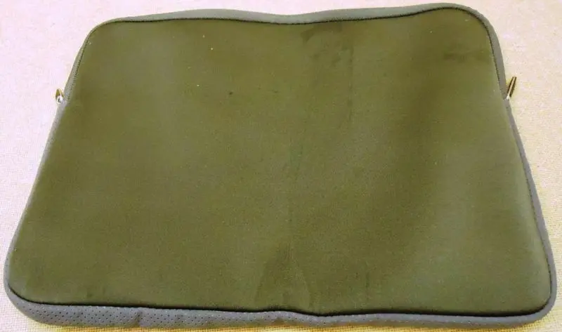 Init Olive Green 15-Inch Nylon Laptop Carry Bag – Pre-Owned 1