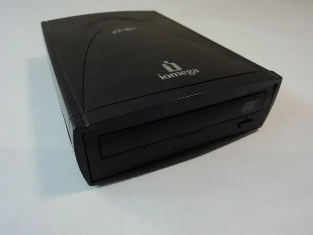 Iomega Cdrw55292Ext Usb 2.0 External Cd-Rw Drive (52X24X52, Mac-Ready) – Previously Owned 1