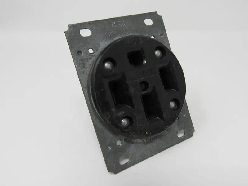 Leviton 50A 125/250V Receptacle Outlet – 4 × 3 × 3 Inches, Used 1