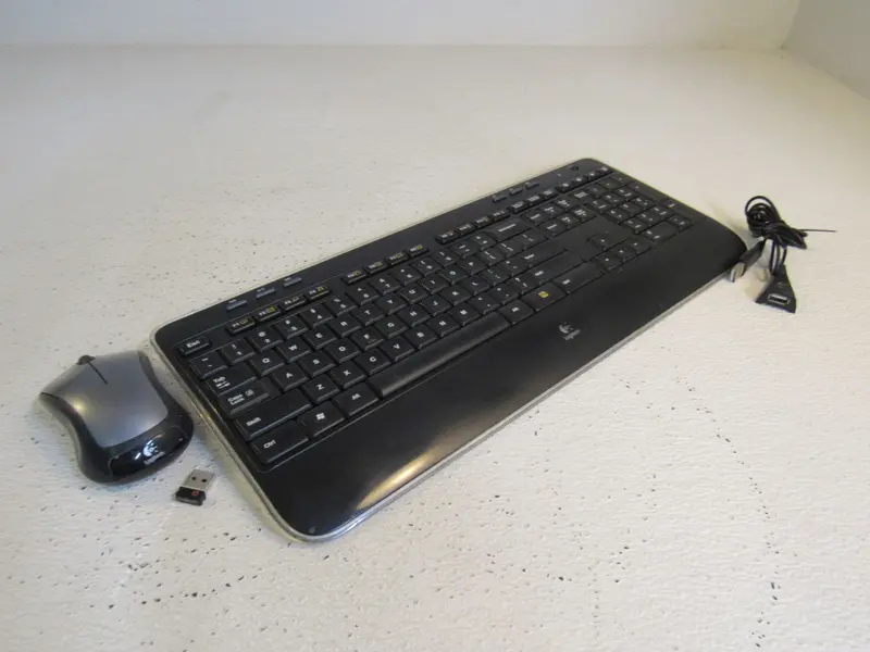 Logitech K520 Keyboard & M310 Mouse Wireless Combo – Black – Pre-Owned 1