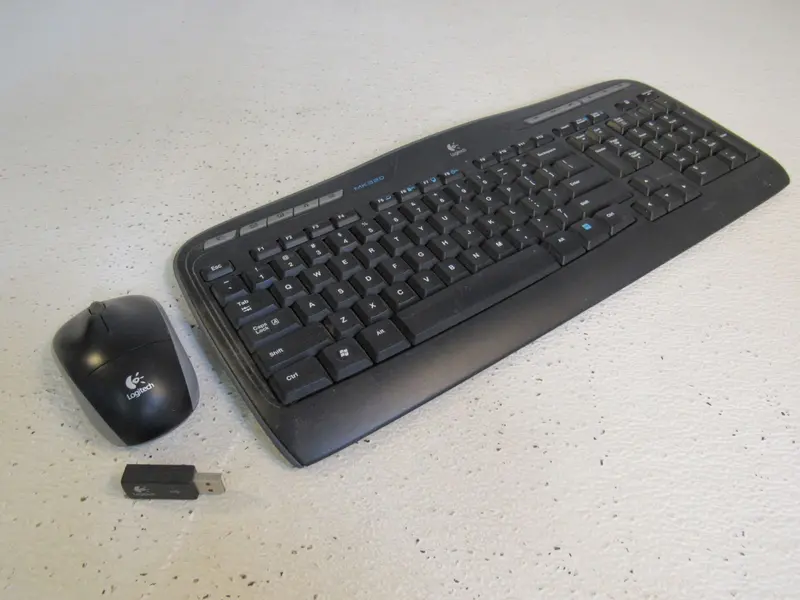 Logitech Mk320 Wireless Keyboard And Mouse Combo – Black – Pre-Owned 1