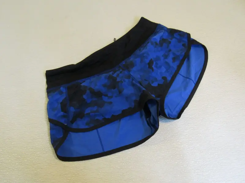 Lululemon Low-Rise Lined Running Shorts – Blue/Black, Size 6, Previously Owned 1