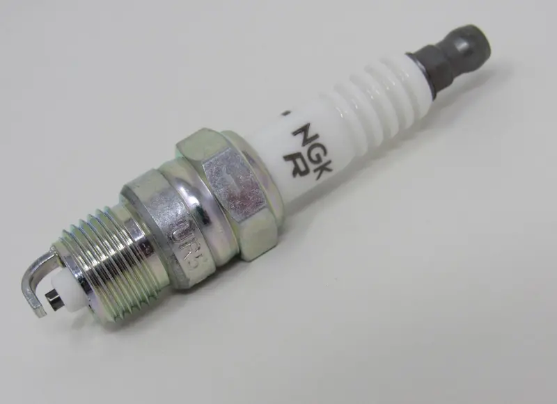 Ngk V-Power Ur5 Spark Plug – Ultra-Resistant Electrode Material 1