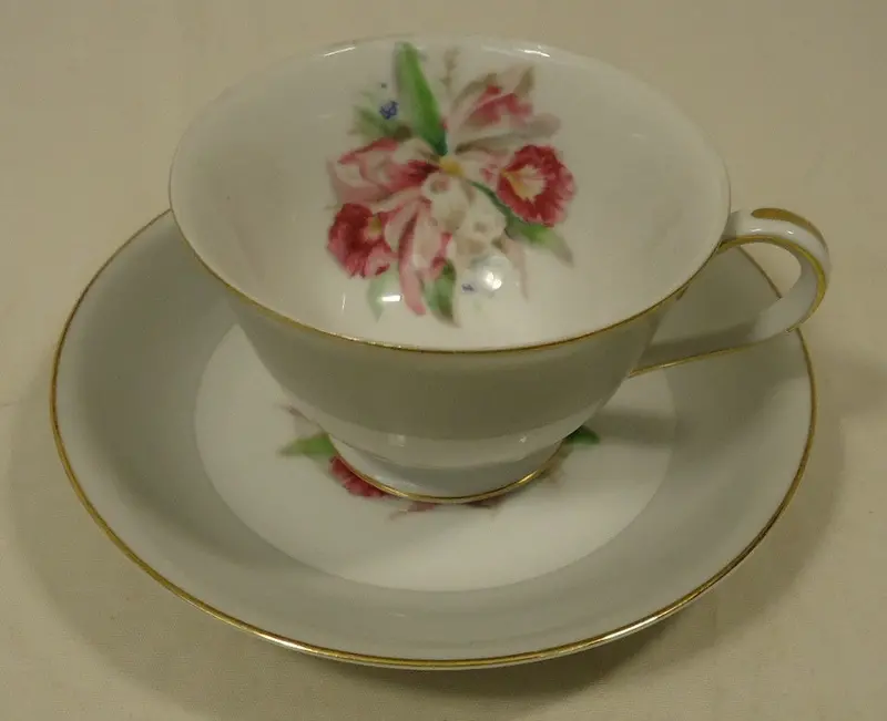 Noritake 5049 Gold-Rimmed Tea Cup & Saucer – Classic Vintage China Set 1