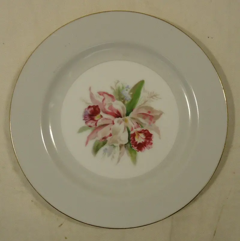 Noritake 5049 Salad Plate – 7.5" Gold-Rimmed Fine China Dish 1