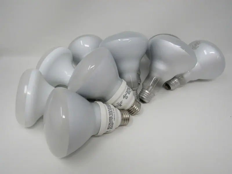 Pack Of 10 Led Incandescent-Style Light Bulbs (Earth Bulb/Philips/Ge) – White Glass Finish – Pre-Owned 1