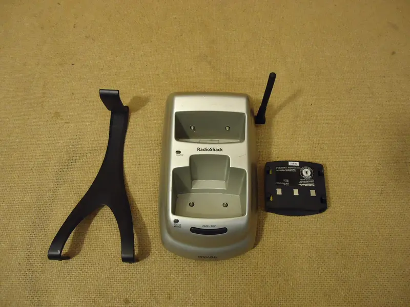 Radioshack 900Mhz Cordless Phone Base Station – Model 43-2101 In Silver – Includes Charger – Pre-Owned 1