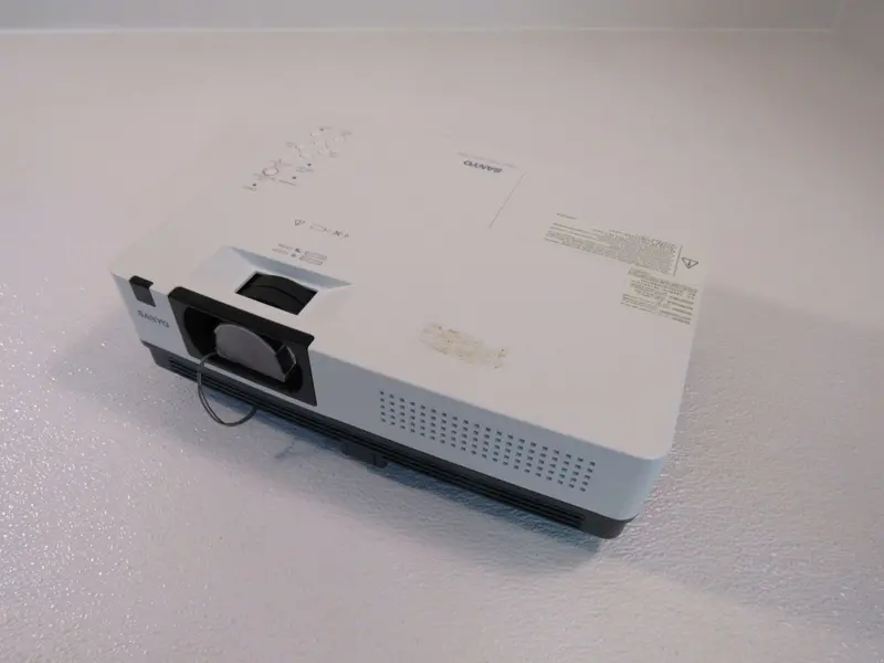 Sanyo Plc-Xk2200 Xga 3Lcd Network Projector – White/Gray Casing – Pre-Owned 1
