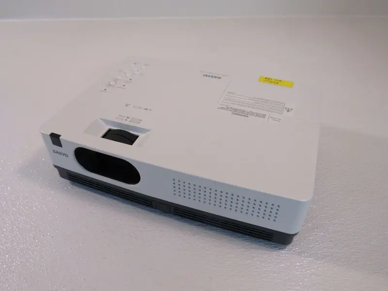 Sanyo Plc-Xw200 Xga 3Lcd Projector – 1024×768 Native Resolution, White/Gray Finish – Pre-Owned 1