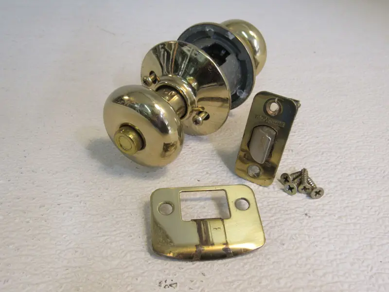 Schlage Polished Brass Bedroom Privacy Door Knob – Pre-Owned 1