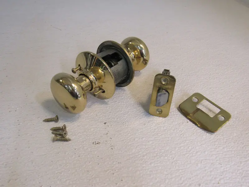 Schlage Polished Brass Hallway Passage Door Knob – Pre-Owned 1