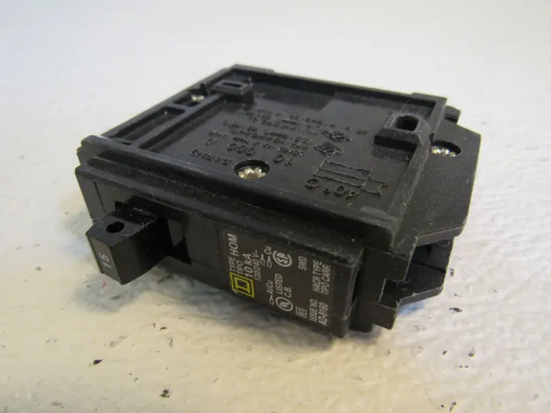 Square D Ad-8160 Circuit Breaker – 15A Single-Pole, 120/240V 1