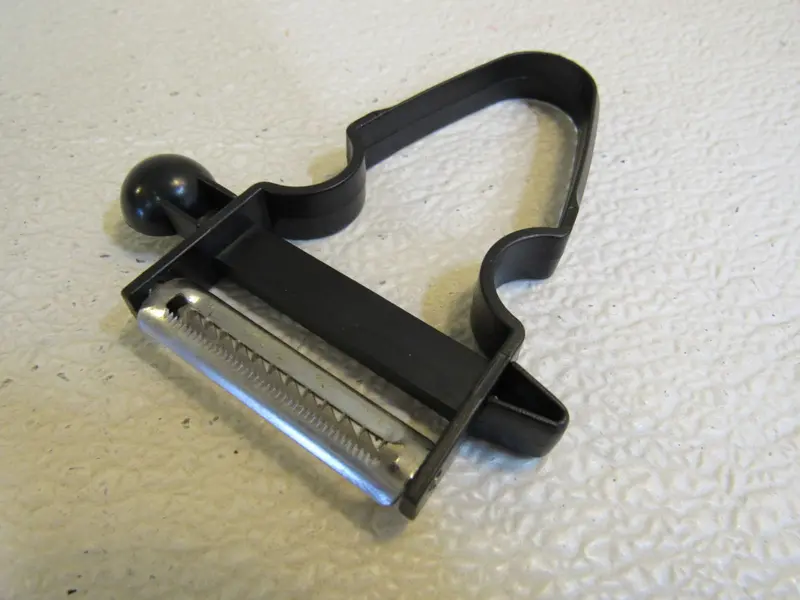 Standard Magic Peeler – Ergonomic Dual-Blade Kitchen Tool In Black And Silver 1