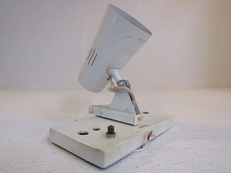 Standard Off-White Spot Lamp Fixture – Model D1688, Durable Metal Build 1