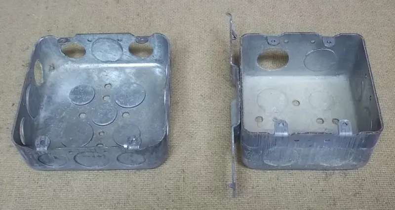 Steel 4-Inch Round Electrical Boxes – Dual-Pack, Heavy-Gauge Metal, Secondhand 1
