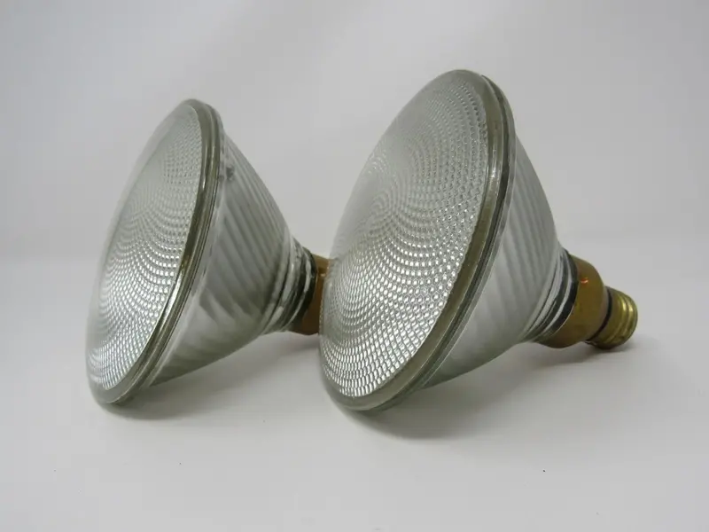 Sylvania Capsylite Par30 Flood Light Bulbs (2-Pack) – 5.5" X 5", Model 04687 – Used 1